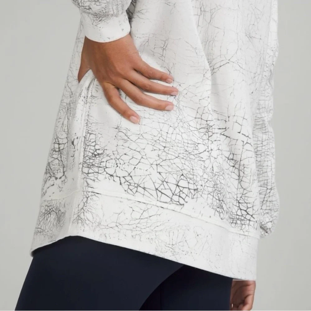 Lululemon Athletica crackle on white Crew Neck Sweater with special embroidery - Picture 2 of 10